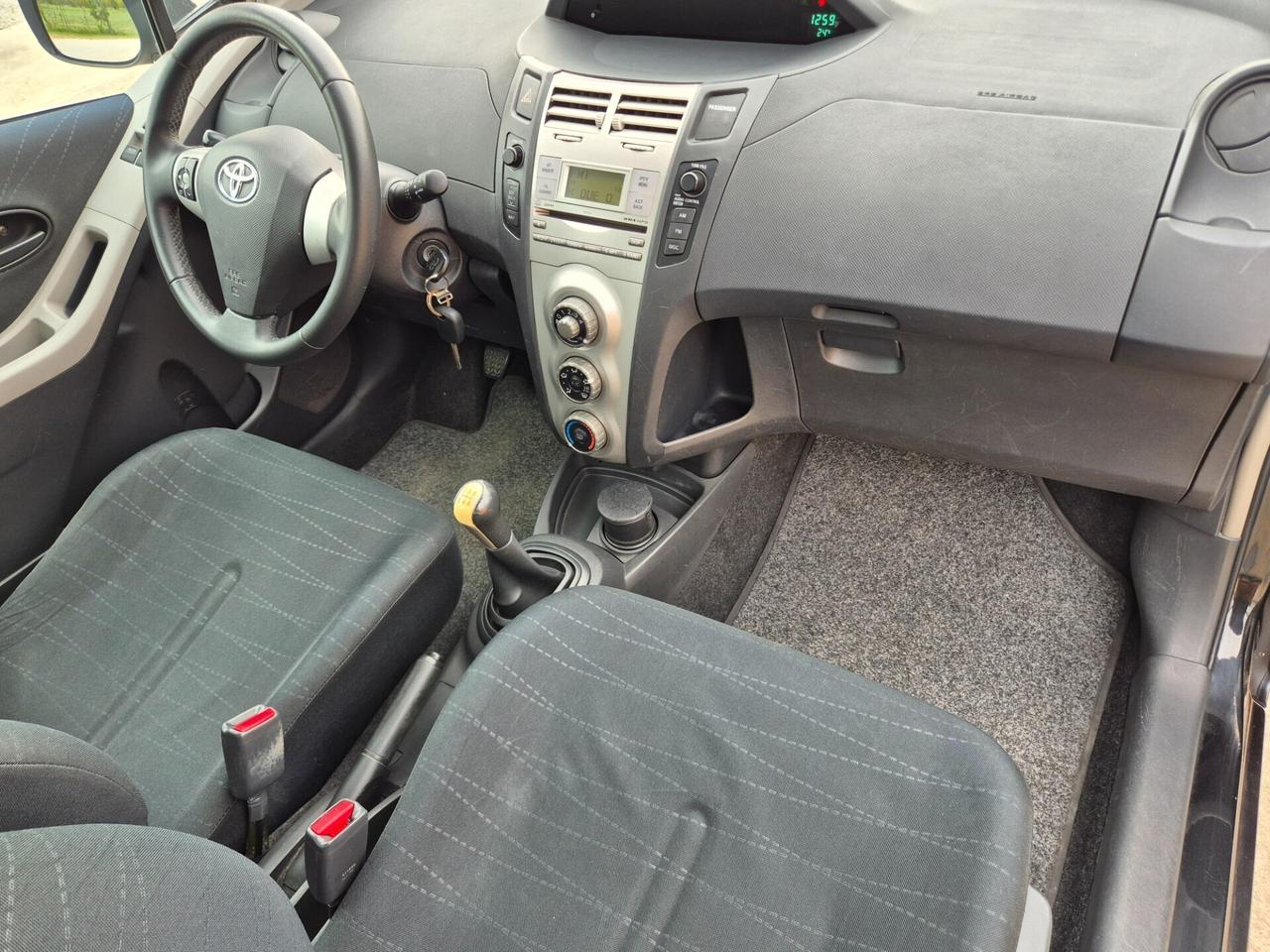 Toyota Yaris 1.0 5 porte
