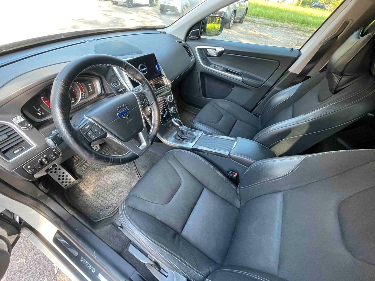 Volvo XC 60 XC60 D5 AWD Geartronic R-design Automatica Apple Car Android