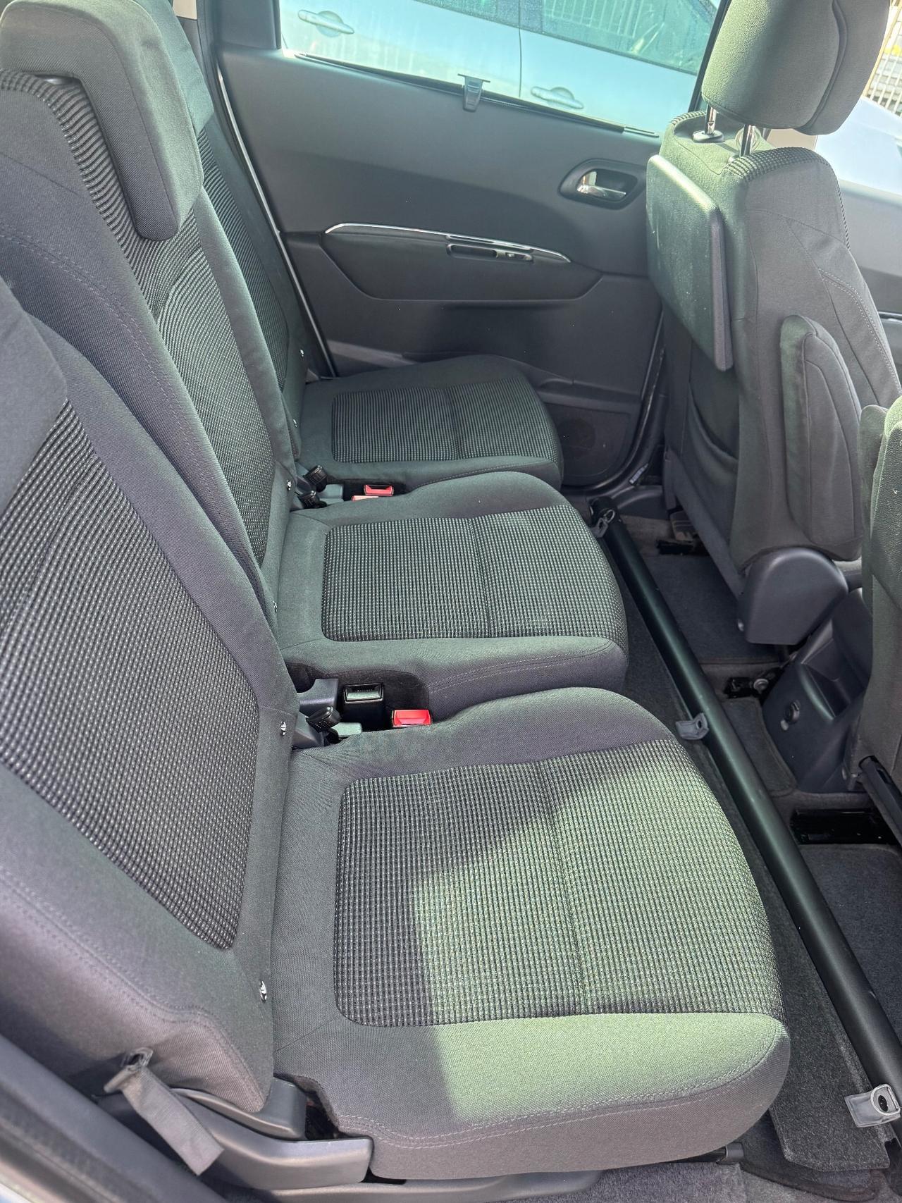 Peugeot 5008 1.6 HDi 112CV Active Mix