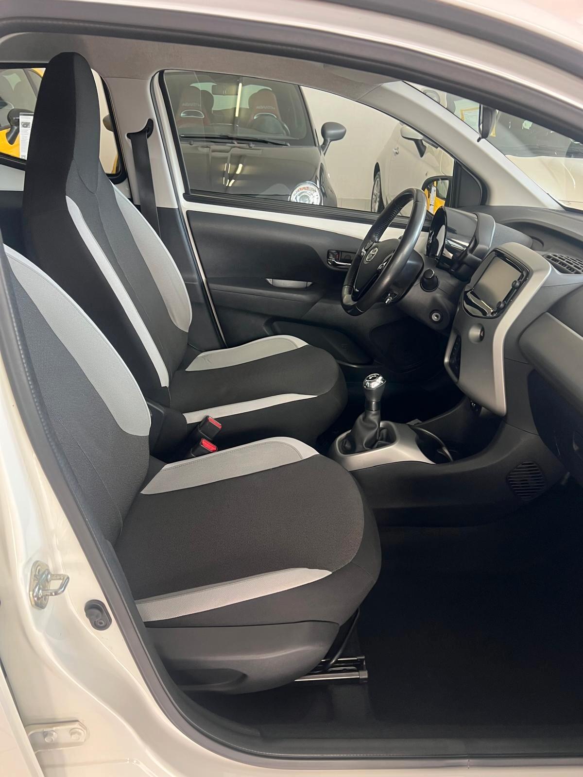Toyota Aygo 1.0 VVT-i 69 CV 5 porte x-cool TSS