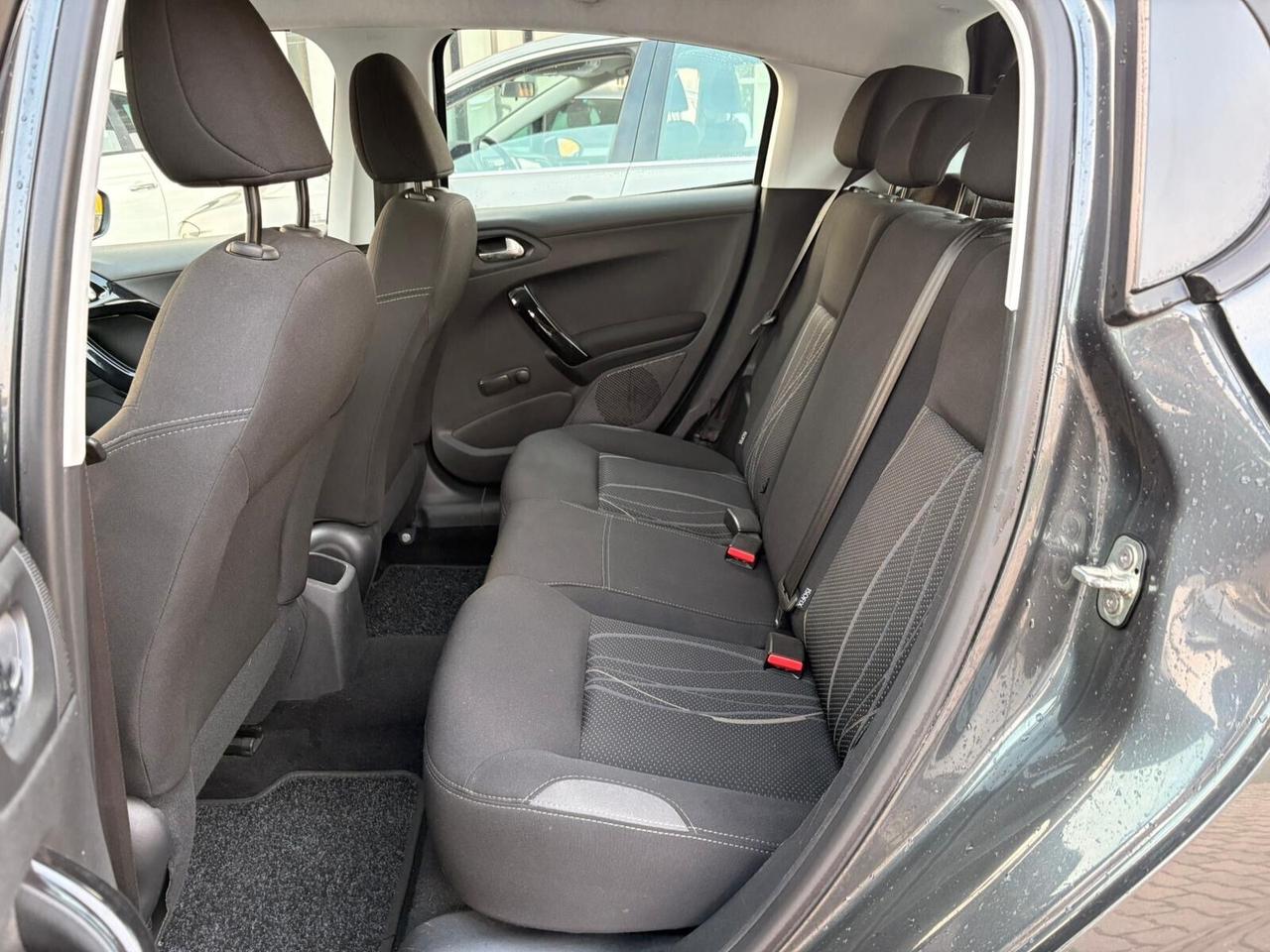 Peugeot 208 1.4 HDi 68 CV 5 porte Allure