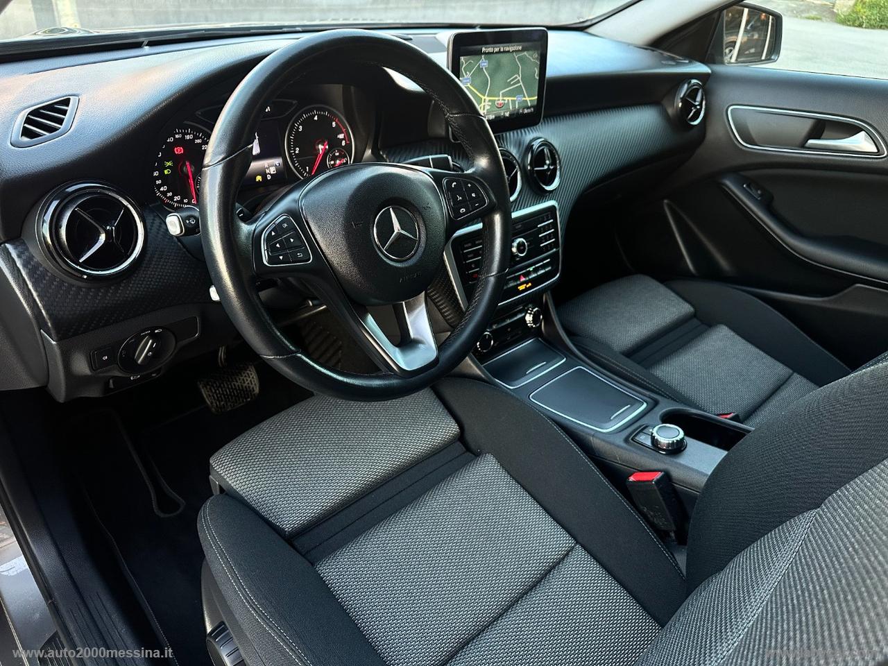 MERCEDES-BENZ GLA 200 d Automatic Business Extra