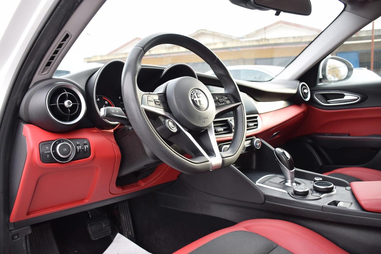 Alfa Romeo Giulia ALFAROMEO 2.2Td AT8 Super NAV SENSORI PELLE IVA ADAS