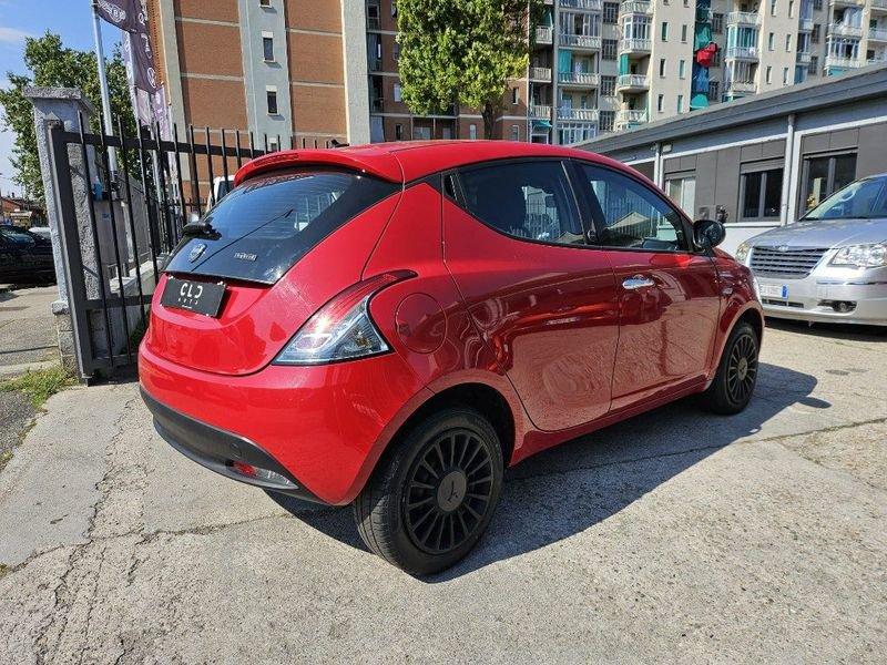 Lancia Ypsilon 1.0 FireFly 5 porte S&S Hybrid Ecochic