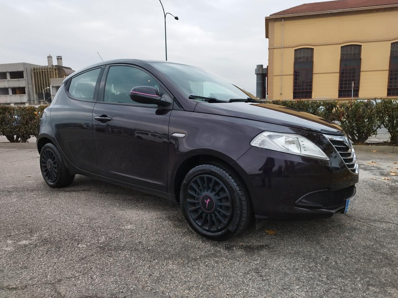 Lancia Ypsilon 1.2 69 CV 5 porte Elefantino rosa