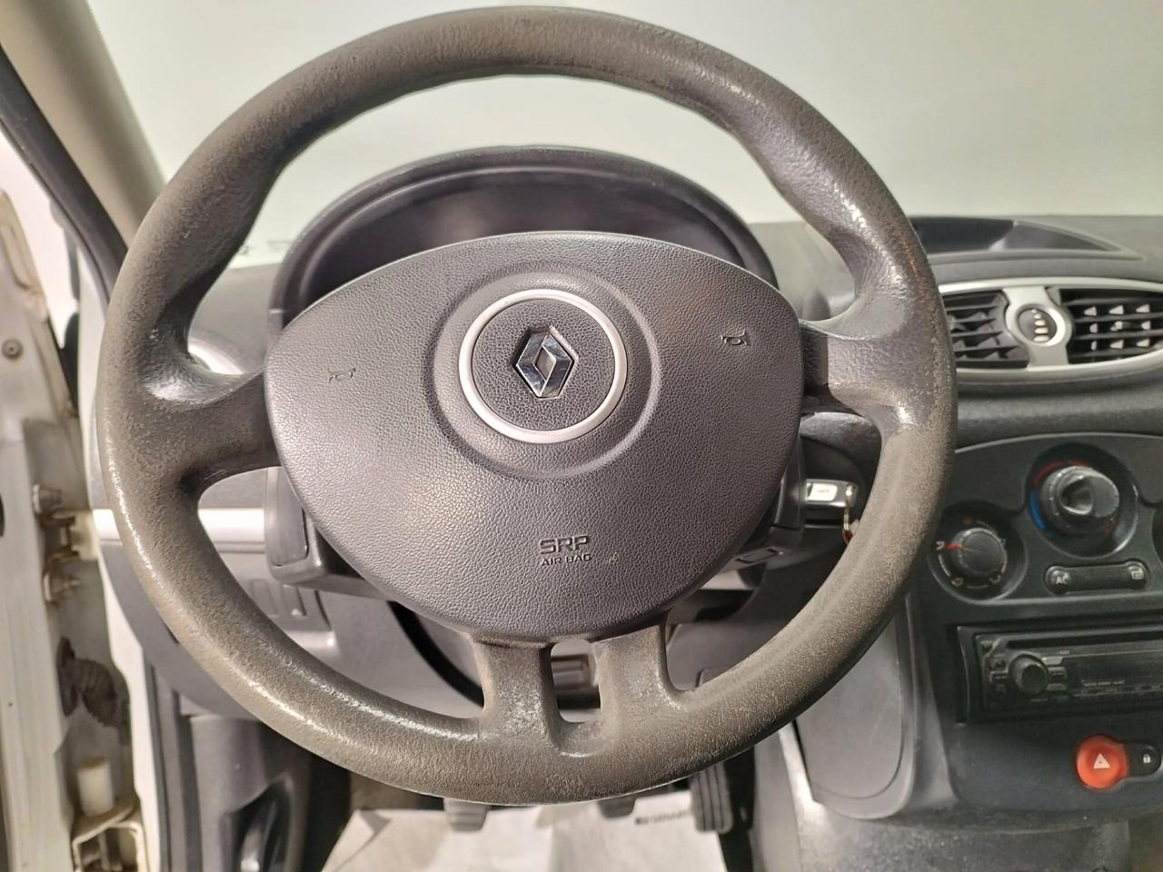 Renault Clio 1.2 16V 3 porte Confort NEOPATENTATI