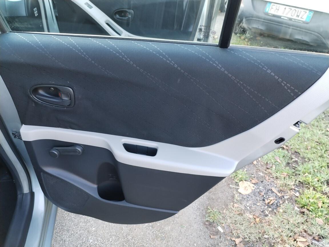 Toyota Yaris 1.0 5 porte 10/2007 km 140000 tagliando pre-consegna