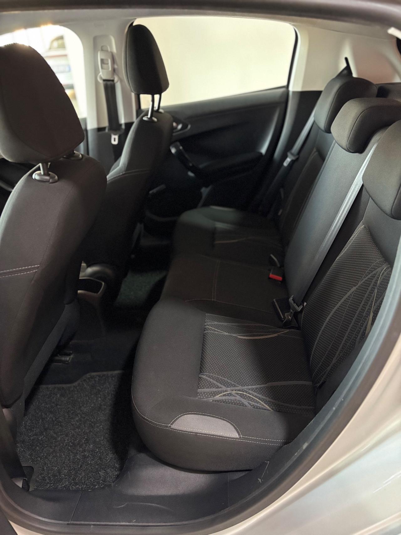 Peugeot 208 1.4 HDi 68 CV 5 porte Allure