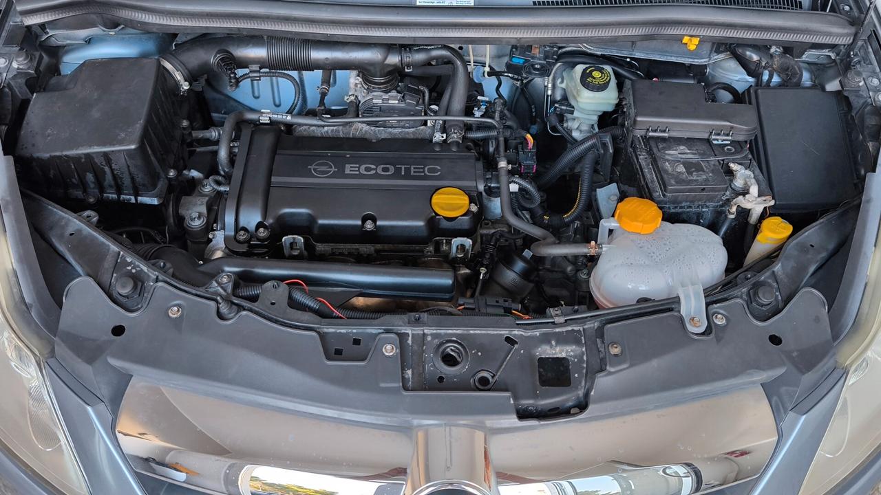 Opel Corsa 1.2 3 porte Sport