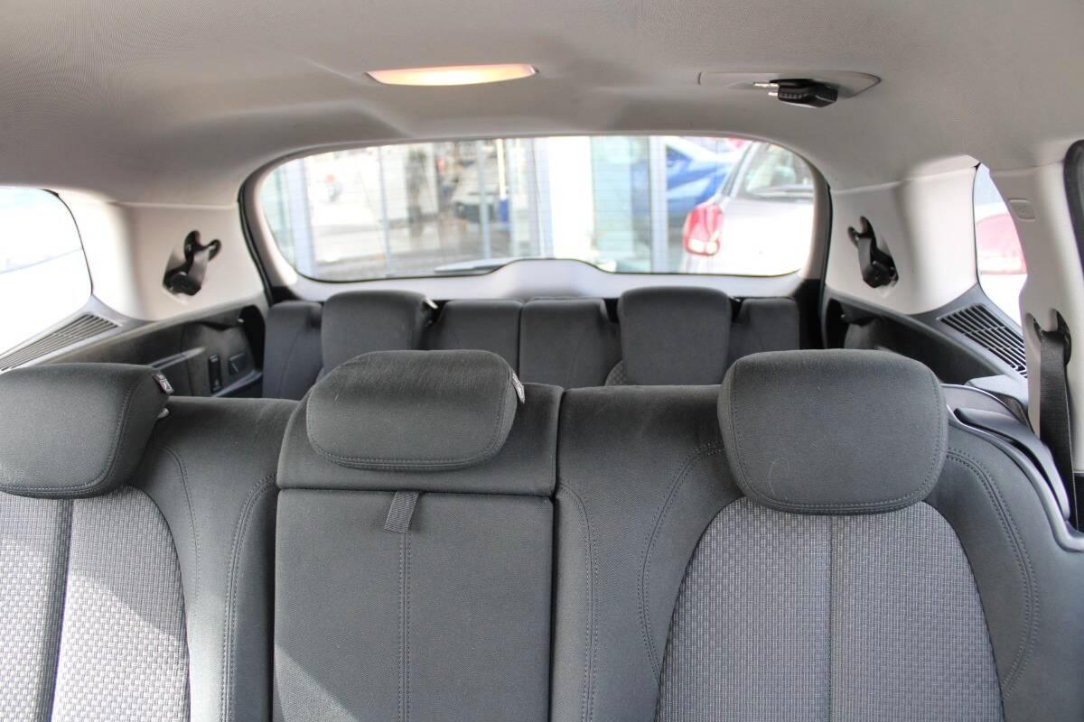 BMW Serie 2 216d Business 7 posti con Navigatore