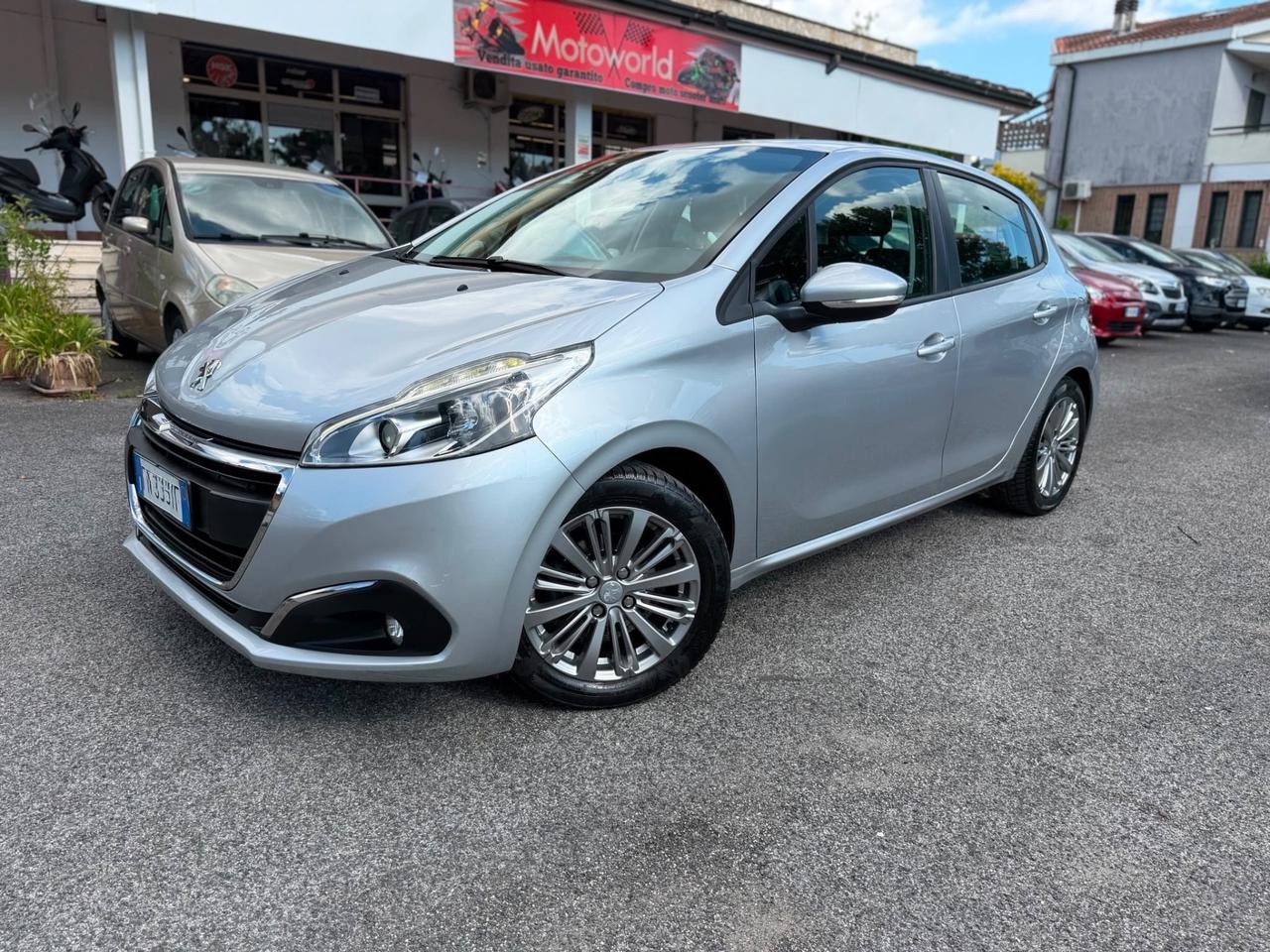 Peugeot 208 PureTech 82 5 porte Black Line 2