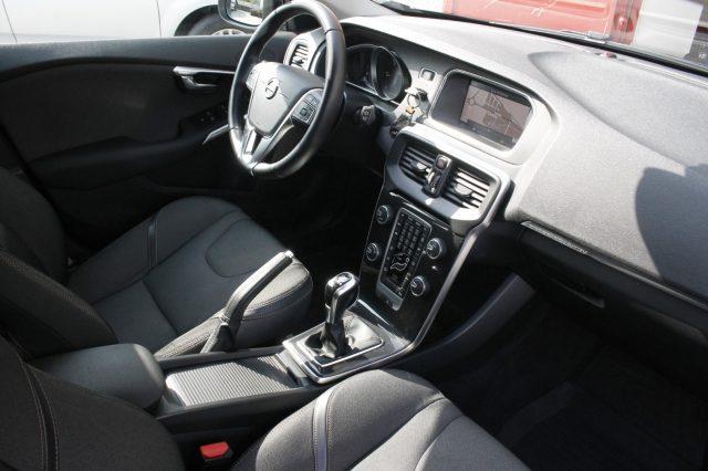 VOLVO V40 Cross Country D2 Business FULL-LED