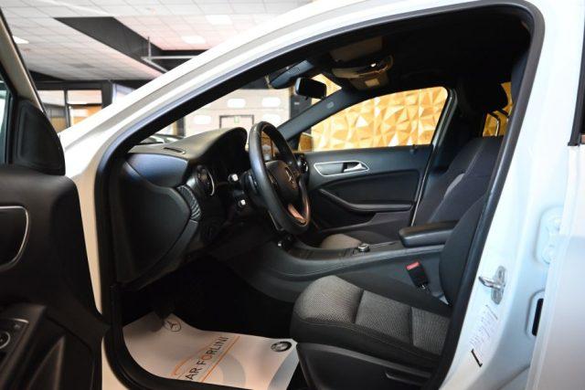 MERCEDES-BENZ GLA 180 D EXECUTIVE AUT.TEL CERCHI 17"VETRI SCURI SED.RISC
