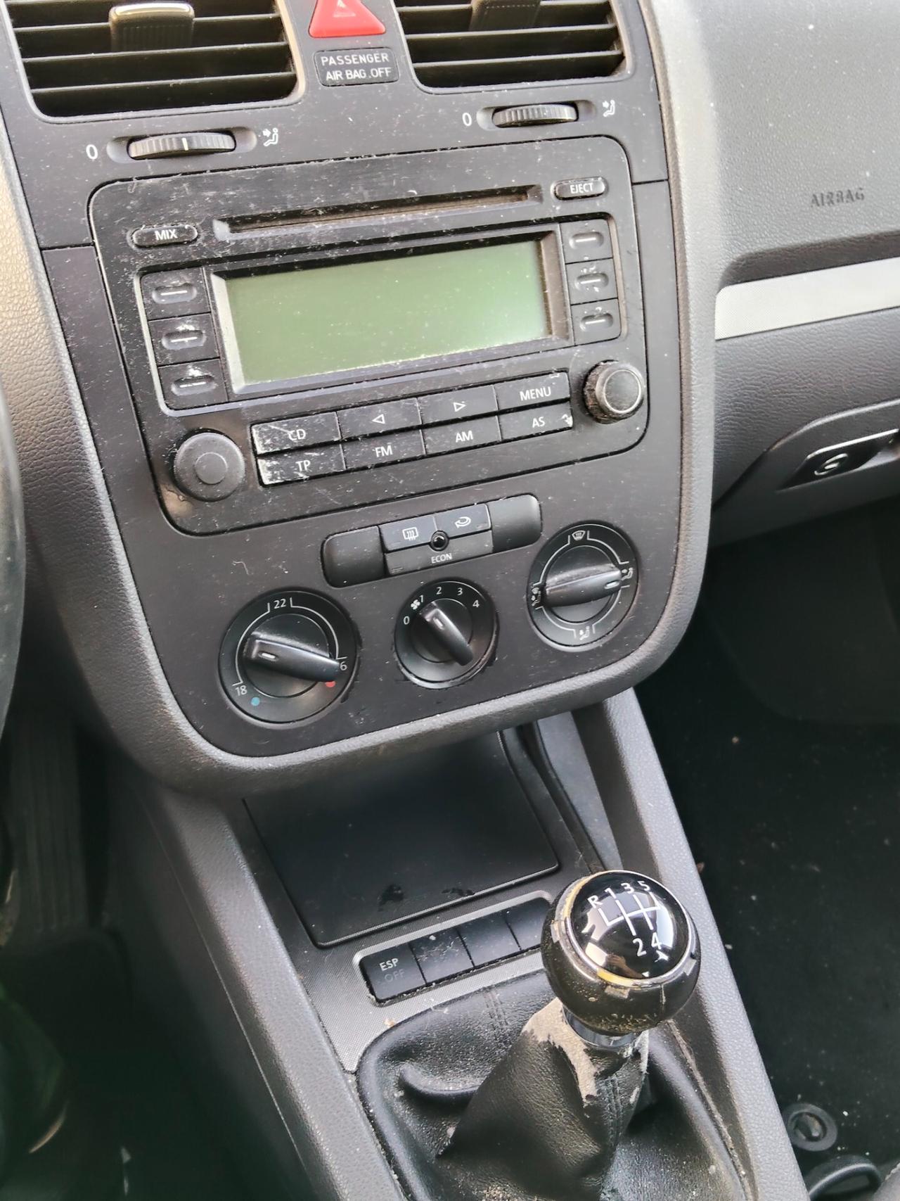 Volkswagen Golf 1.6 benzina 2005