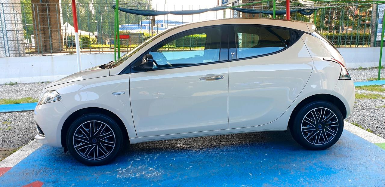 LANCIA YPSILON 1.2 BENZINA FULL OPTIONAL KM 31 MILA