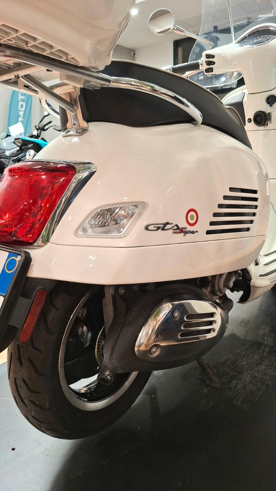 Vespa 300 GTS super hpe abs