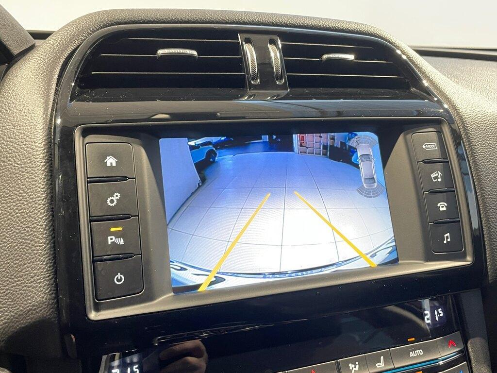 Jaguar F-Pace 2.0d i4 Pure 180cv auto my18