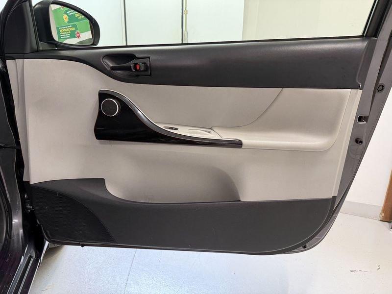 Toyota iQ iQ 1.0 Lounge (high) CVT