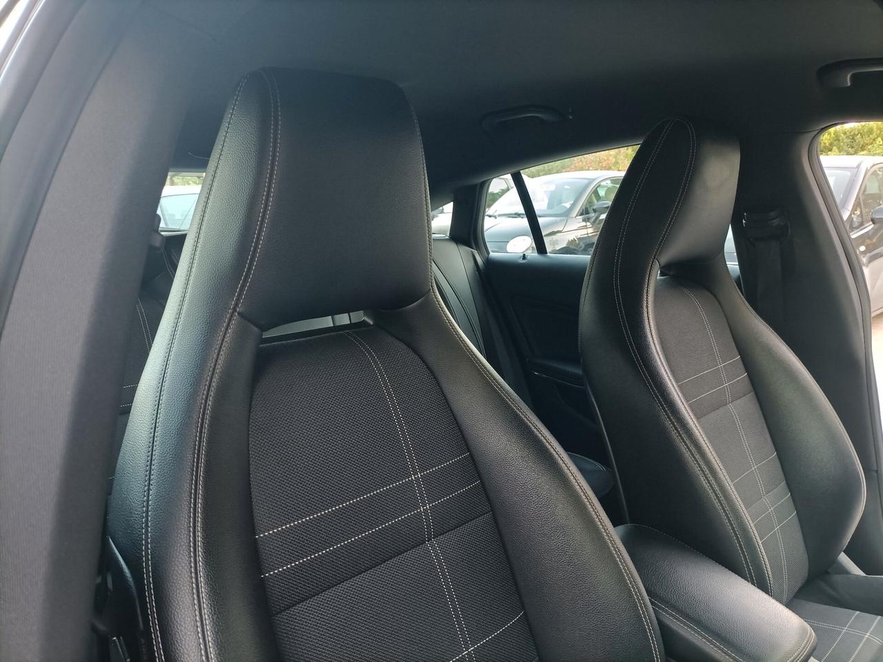 Mercedes-benz CLA 220d Automatic Premium Dark Night