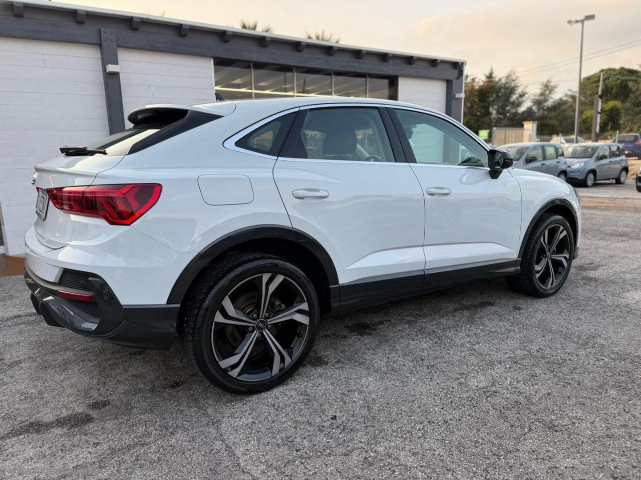 AUDI Q3 SPORTBACK 45 TFSI e S tronic Bus. Plus