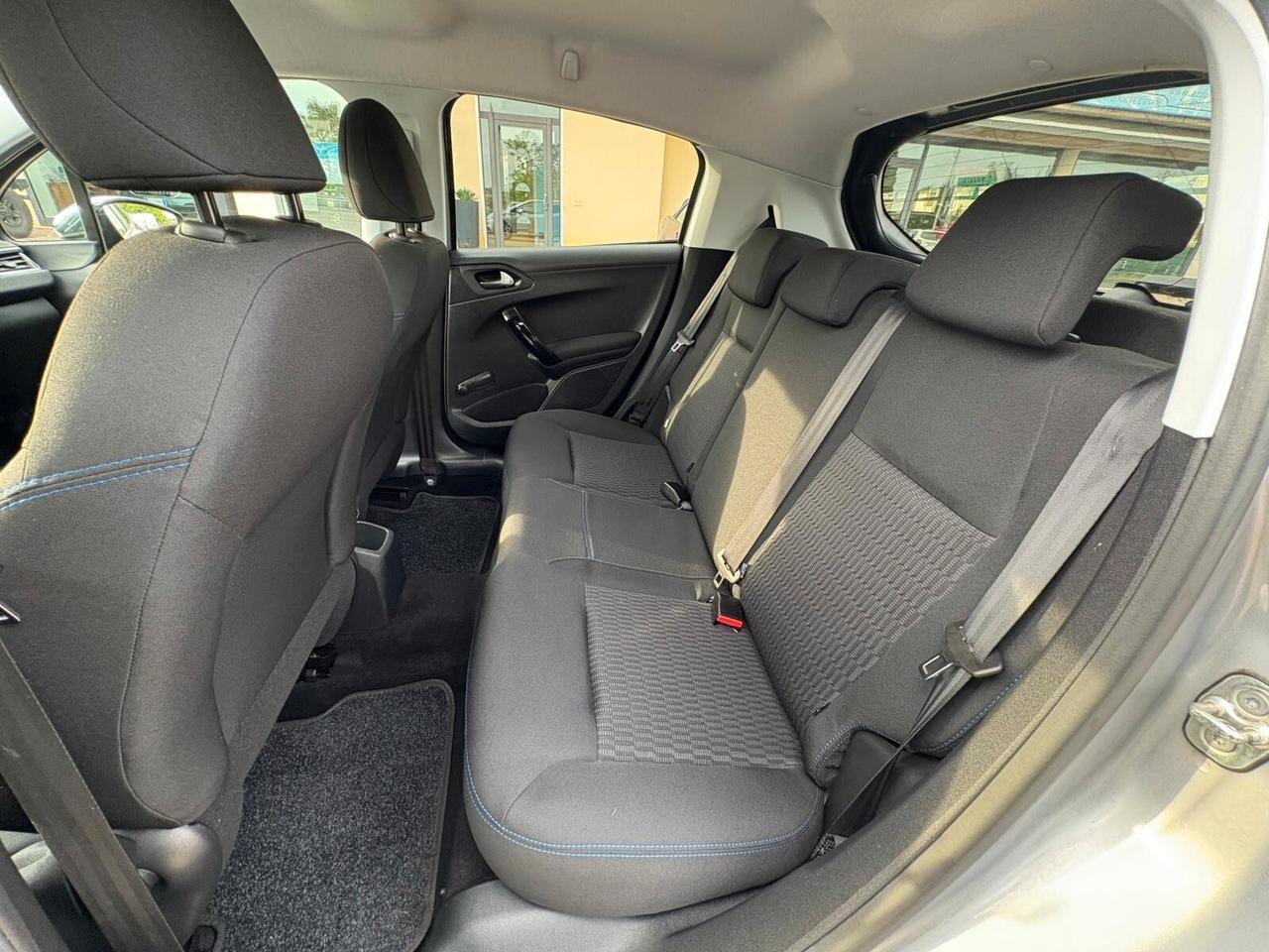 PEUGEOT 208 1.2 BENZ KM 49.066 SI A NEOPATENTATI