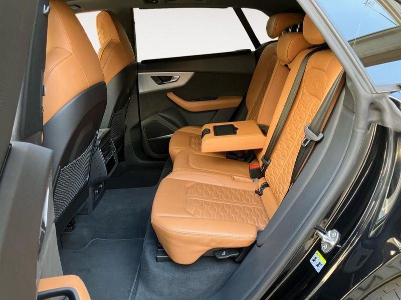 Audi Q8 RS TFSI V8 quattro tiptronic