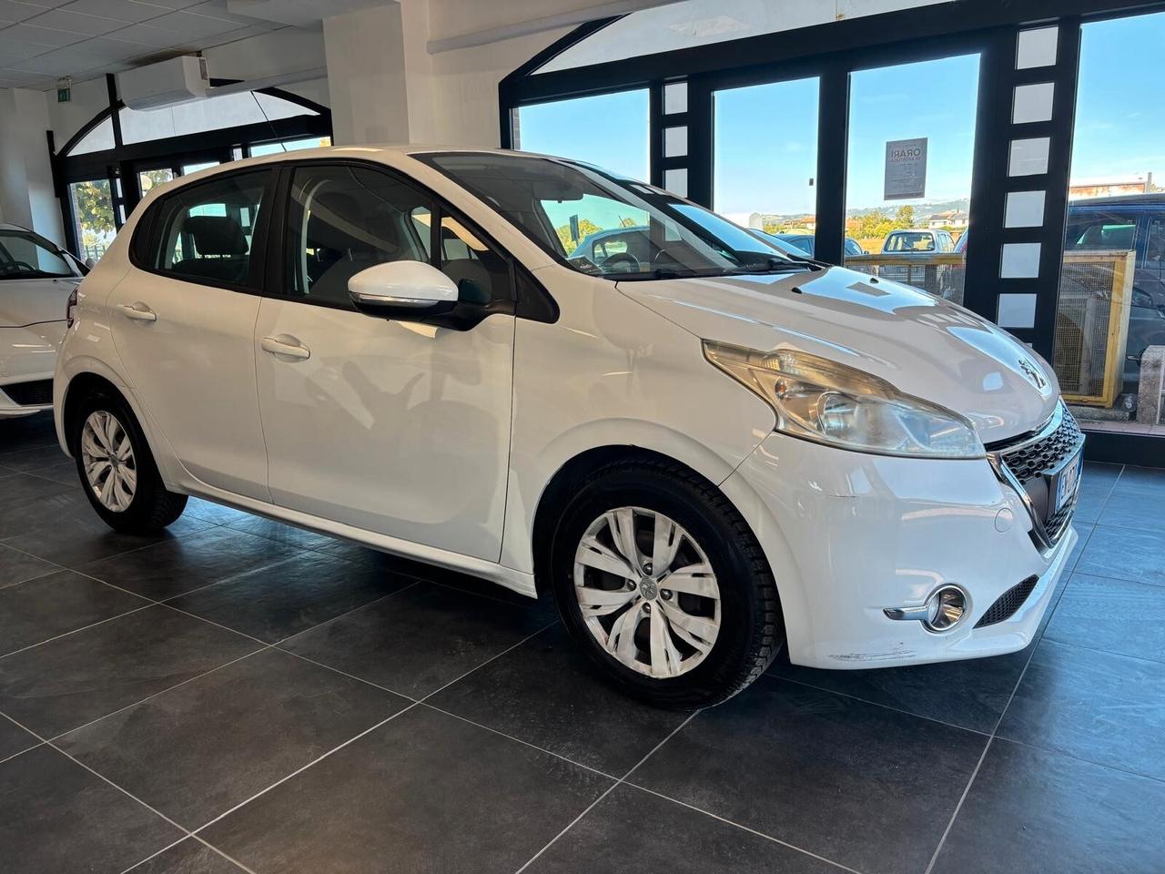 PEUGEOT 208 ANNO 2012 DS 1.4 ADATTA NEOPATENTATI KM 230 MILA