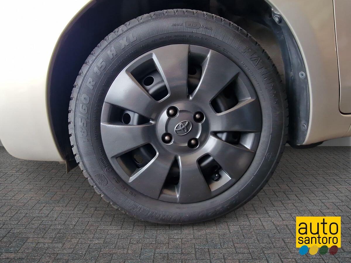 TOYOTA YARIS 1.0 NOW