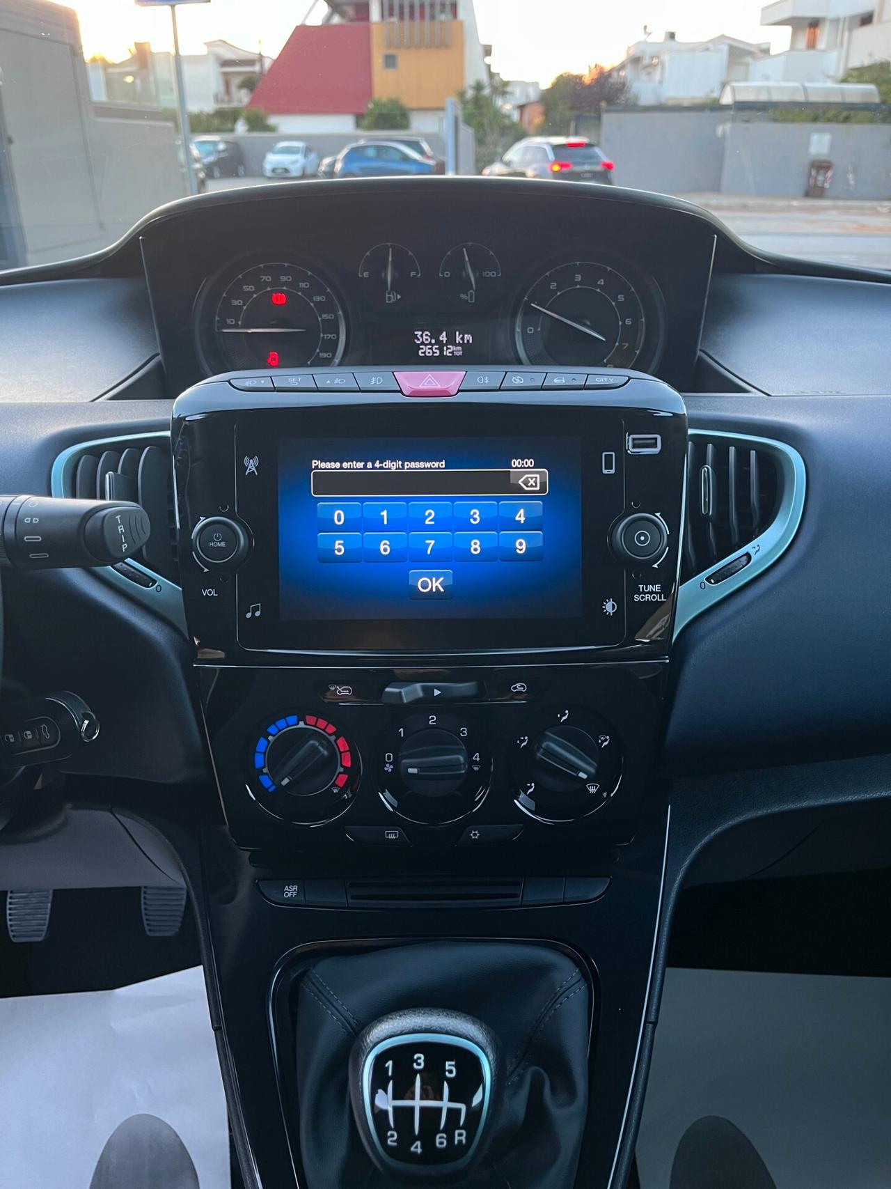 Lancia Ypsilon 1.0 FireFly 5 porte S&S Hybrid Gold