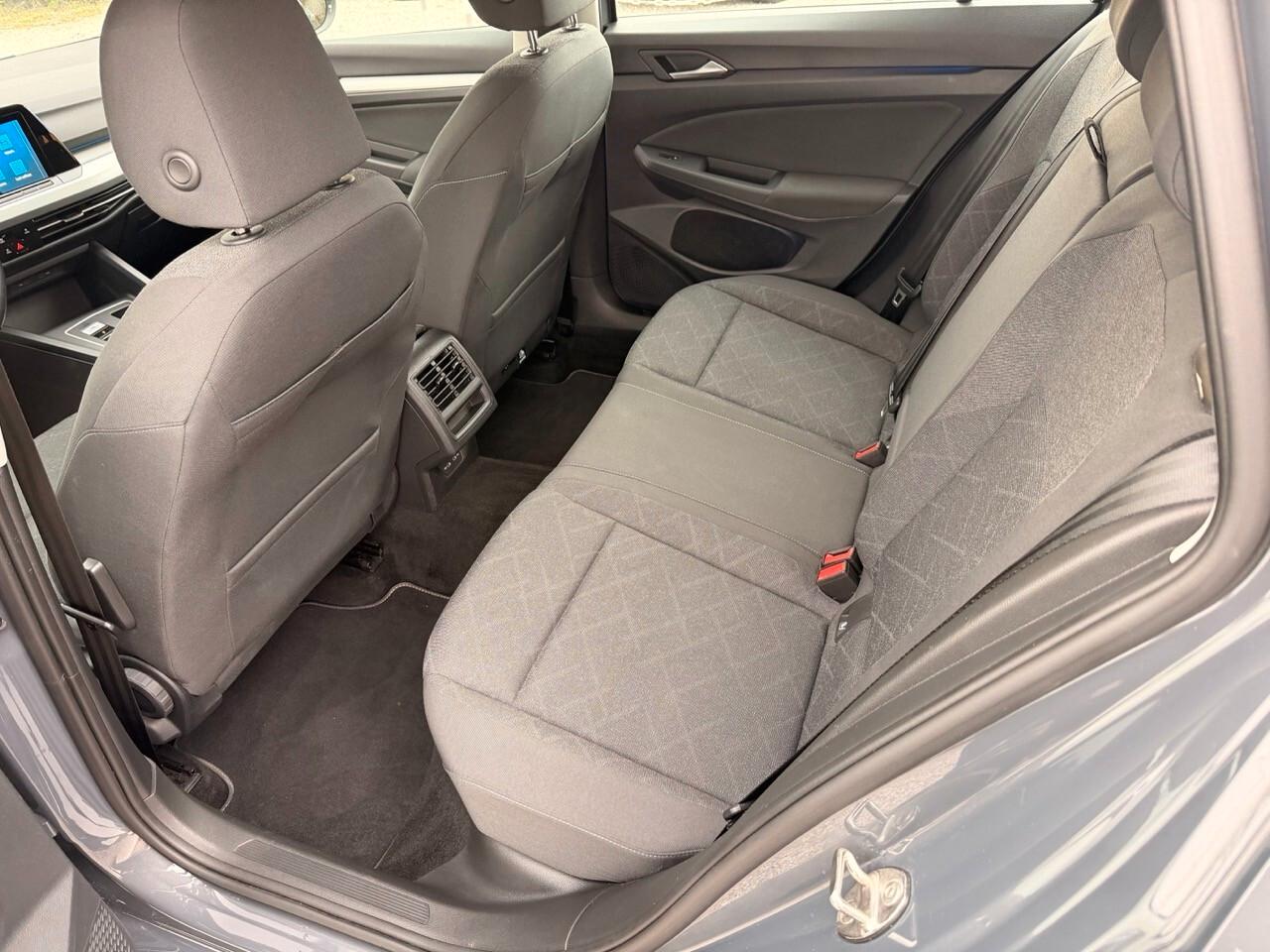 Volkswagen Golf Variant 2.0 TDI 116 CV DSG Life (display digitale - fari Led pacchetto luci)