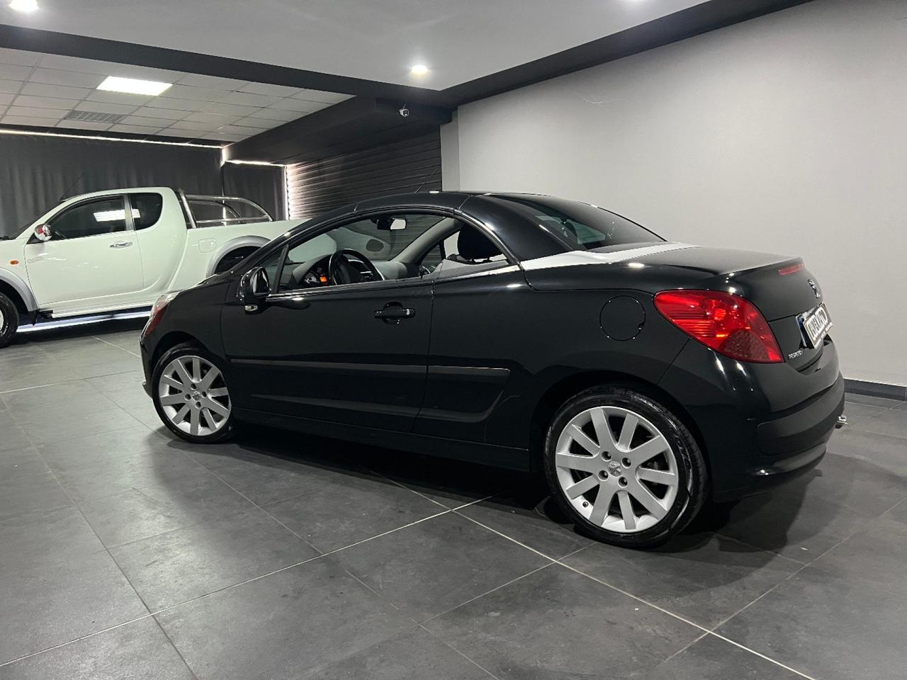 Peugeot 207 1.6 HDi 110CV CC Féline