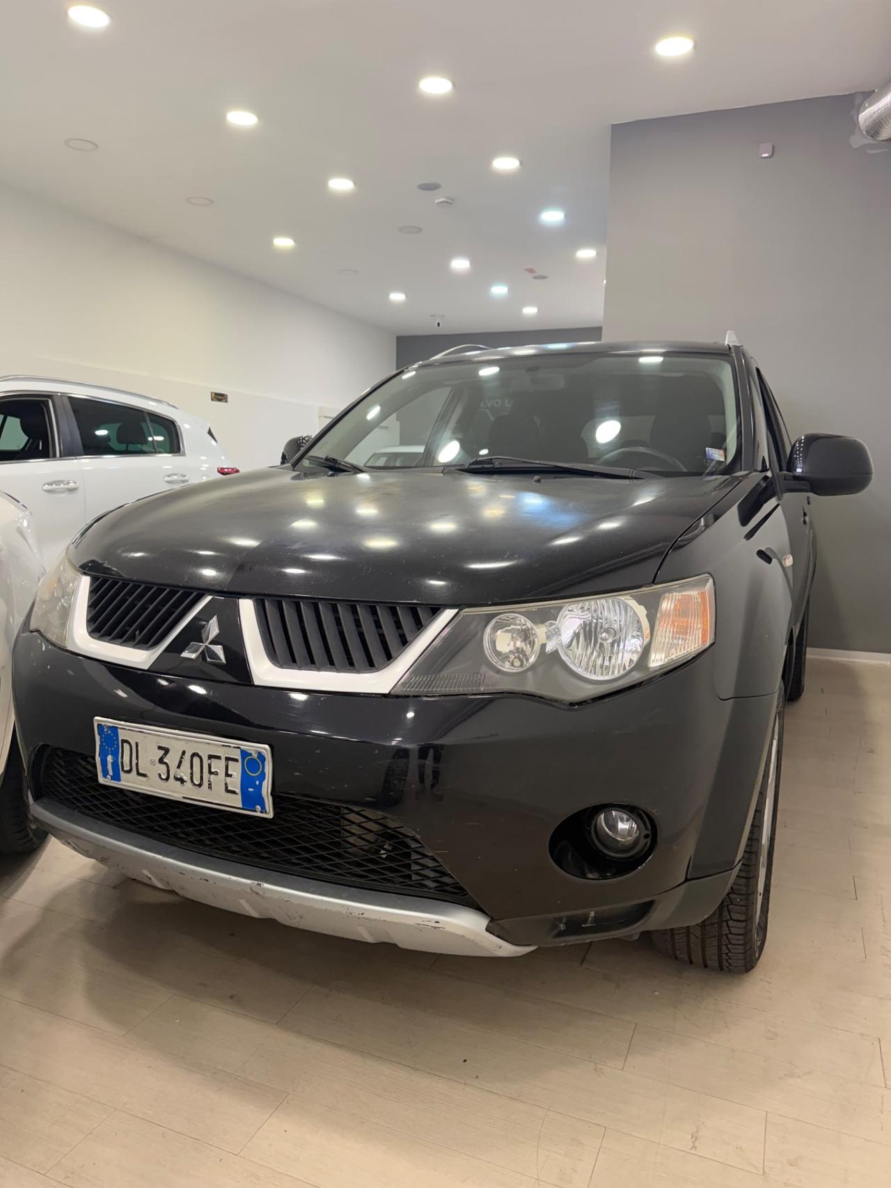 Mitsubishi Outlander 2.0 DI-D Instyle 7 p.ti DPF