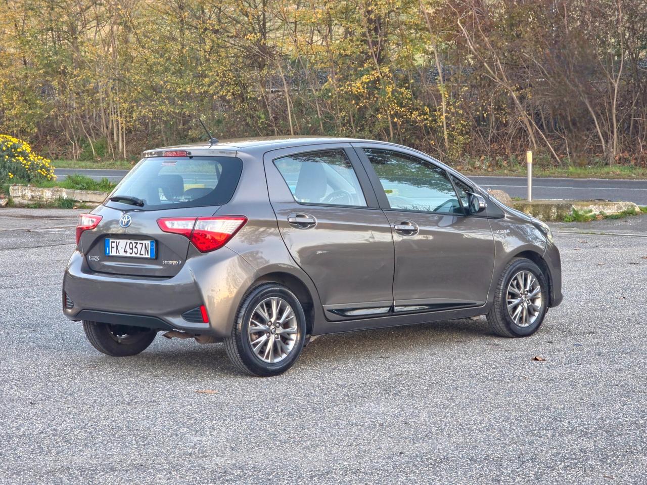 Toyota Yaris 1.5 Hybrid 5 porte Business 2017-E6B Automatico NEO
