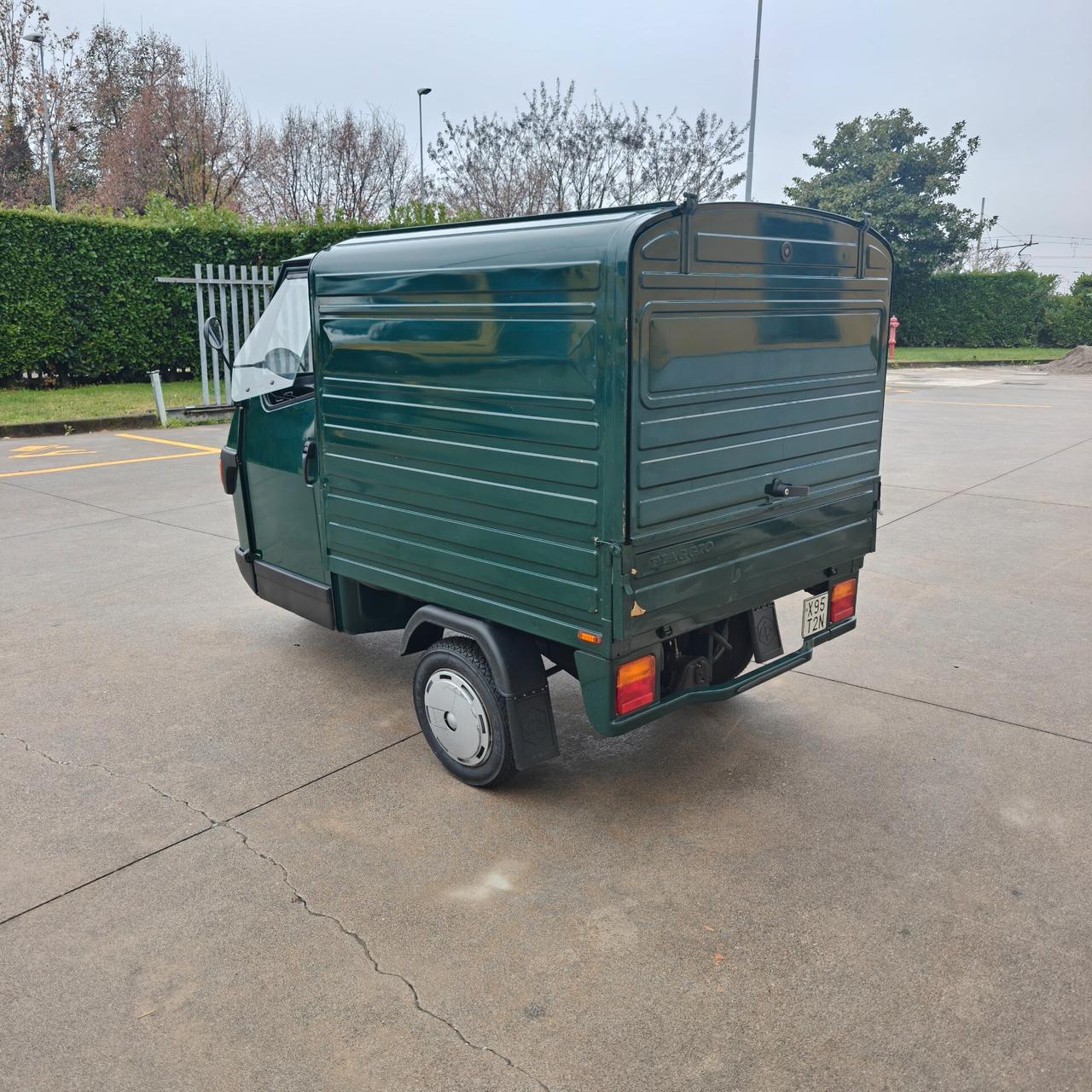 Piaggio Ape 50 con Cassone chiuso