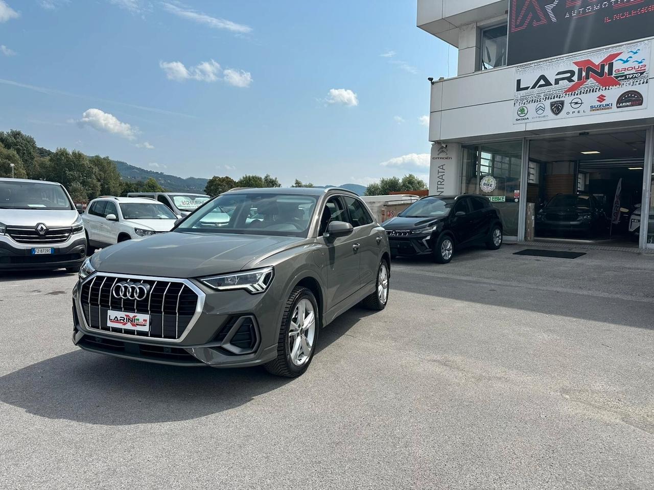 Audi Q3 45 TFSI e S tronic Identity Black