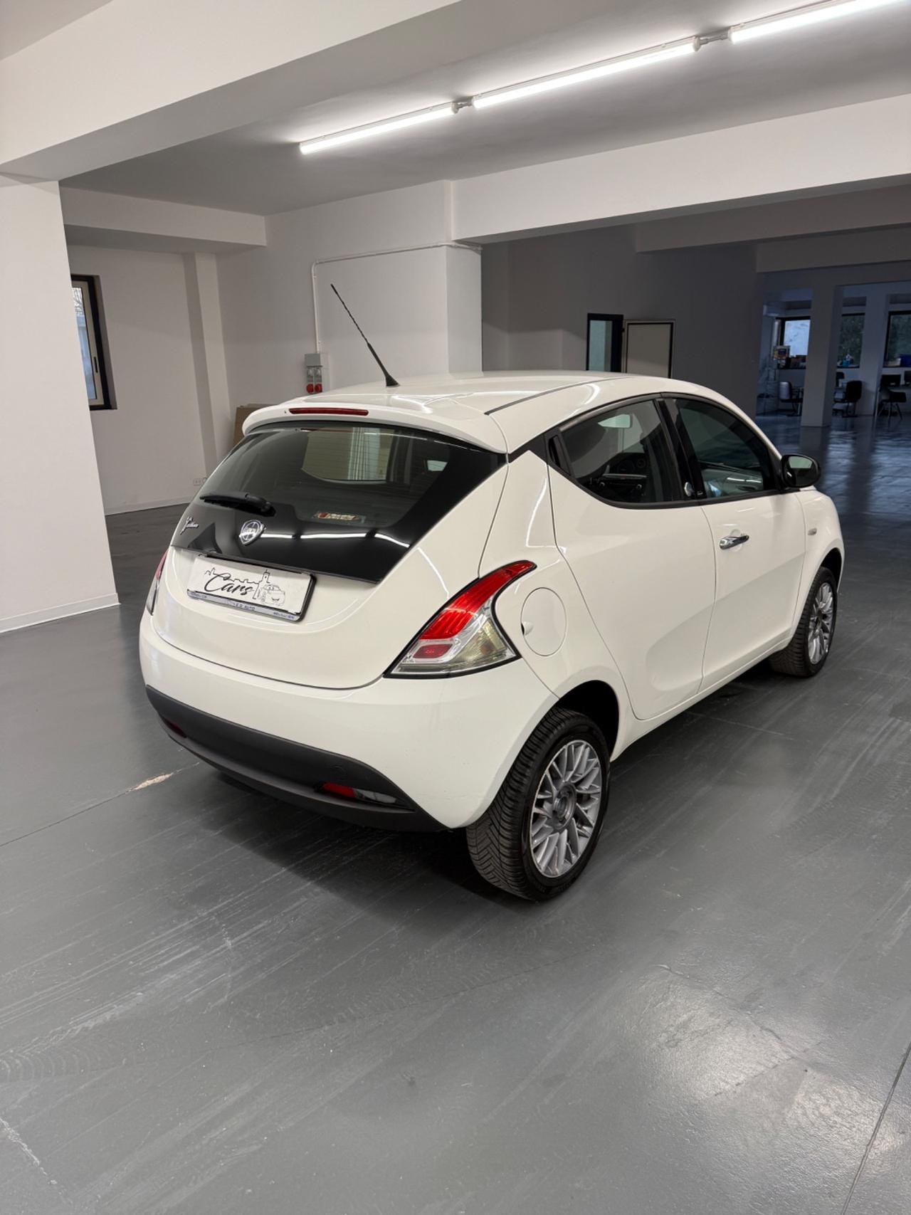 Lancia Ypsilon 0.9 TwinAir 85 CV 5 porte Metano Ecochic Gold