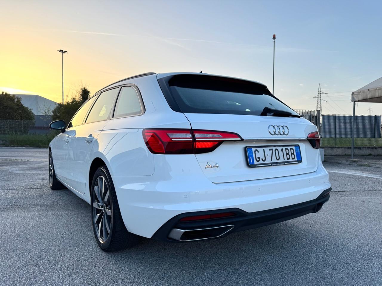 AUDI A4 2.0 Tdi Avant S-Tronic - Led 18