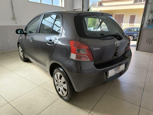 TOYOTA Yaris 1.0 5 porte Now