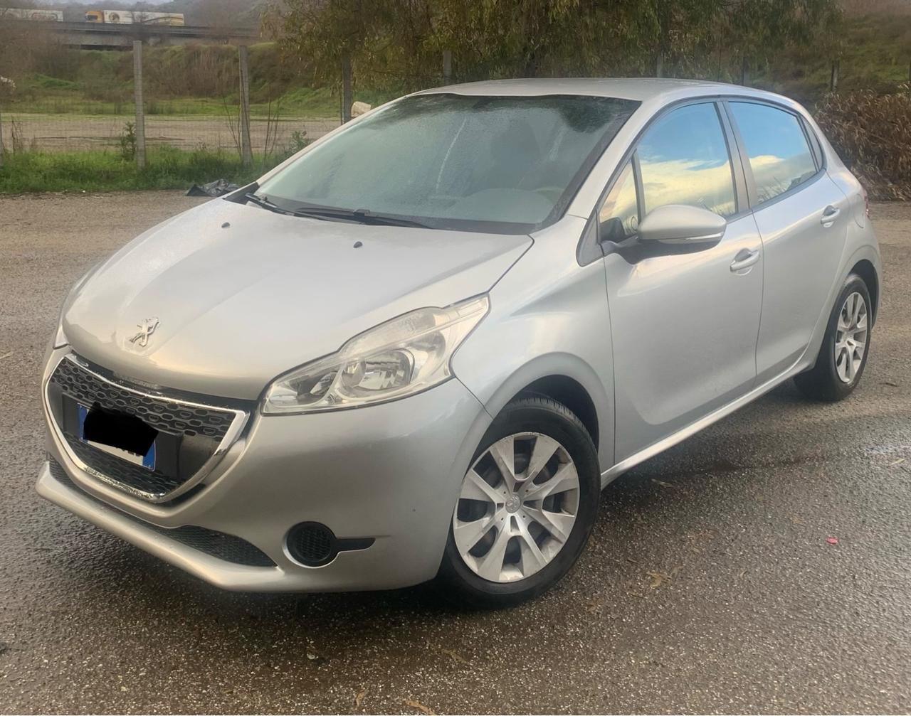 Peugeot 208 1.4 HDi 68 CV 5 porte Allure
