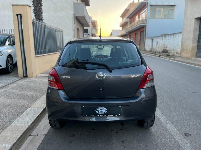 TOYOTA Yaris 1.3 5P M-MT (Aut.) Sol*39000km*