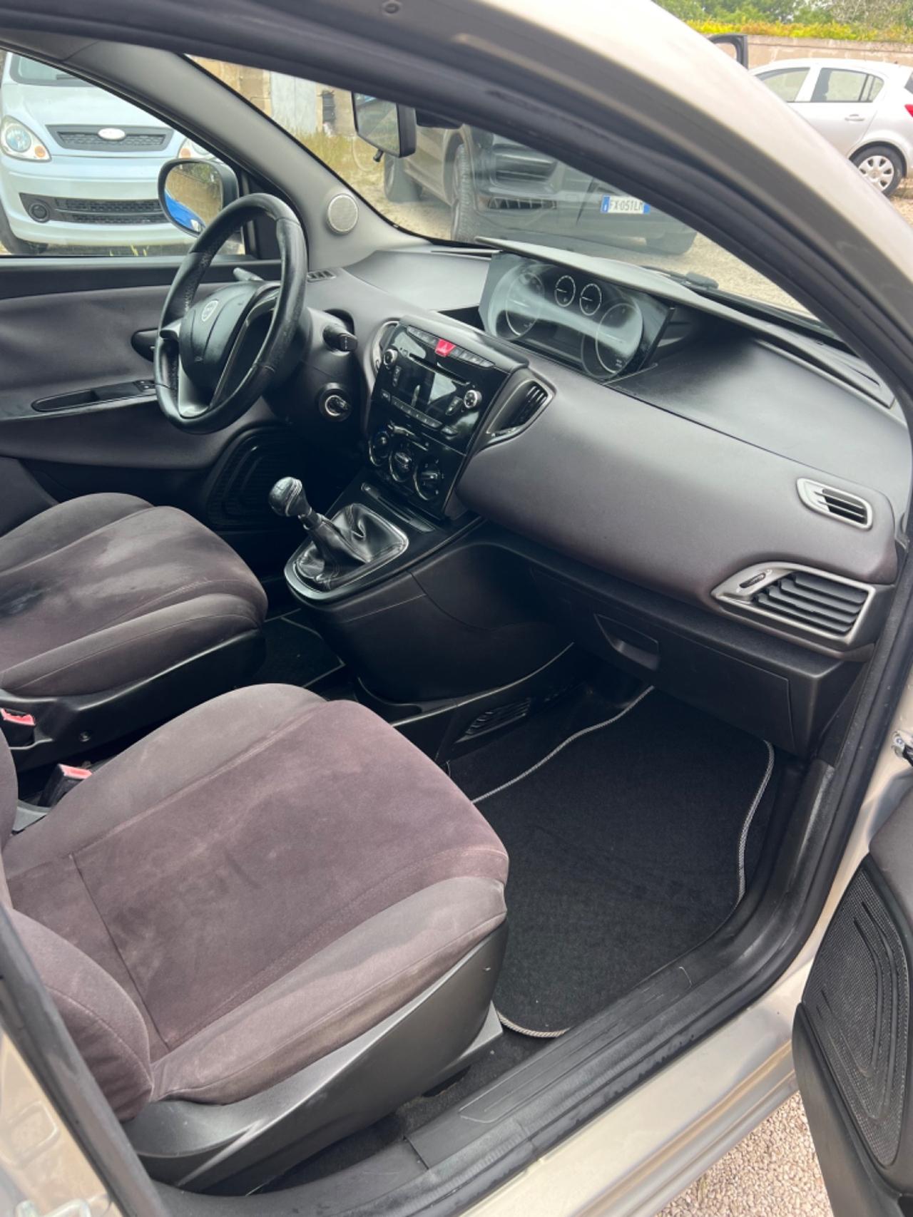 Lancia Ypsilon 1.3 MJT 16V 95 CV 5 porte S&S Silver