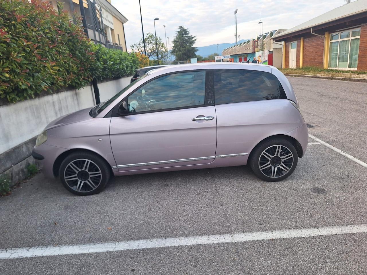 Lancia Ypsilon 1.3 MJT 75 CV Unyca