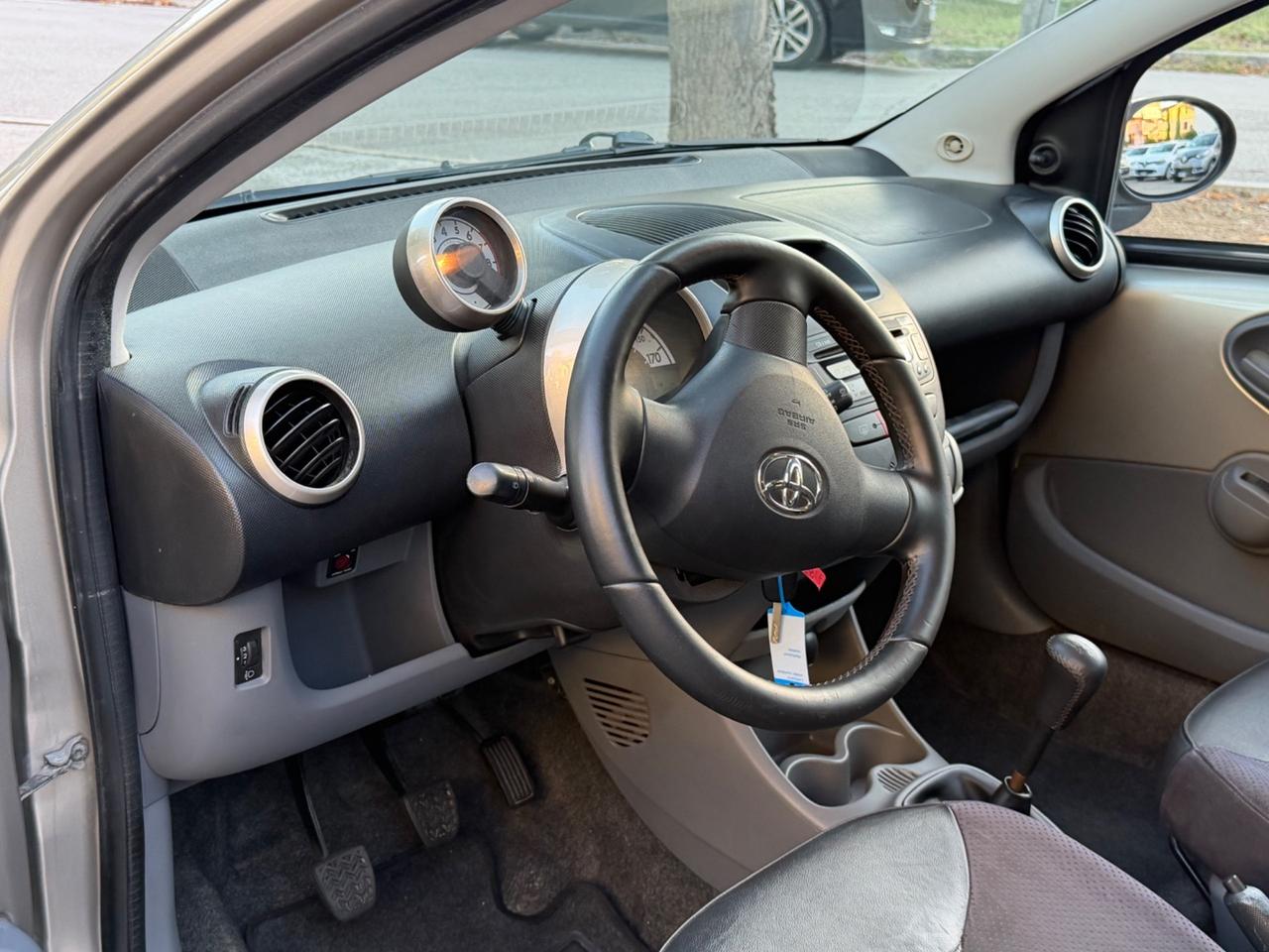 Toyota Aygo 1.0 12V VVT-i 5 porte Sol