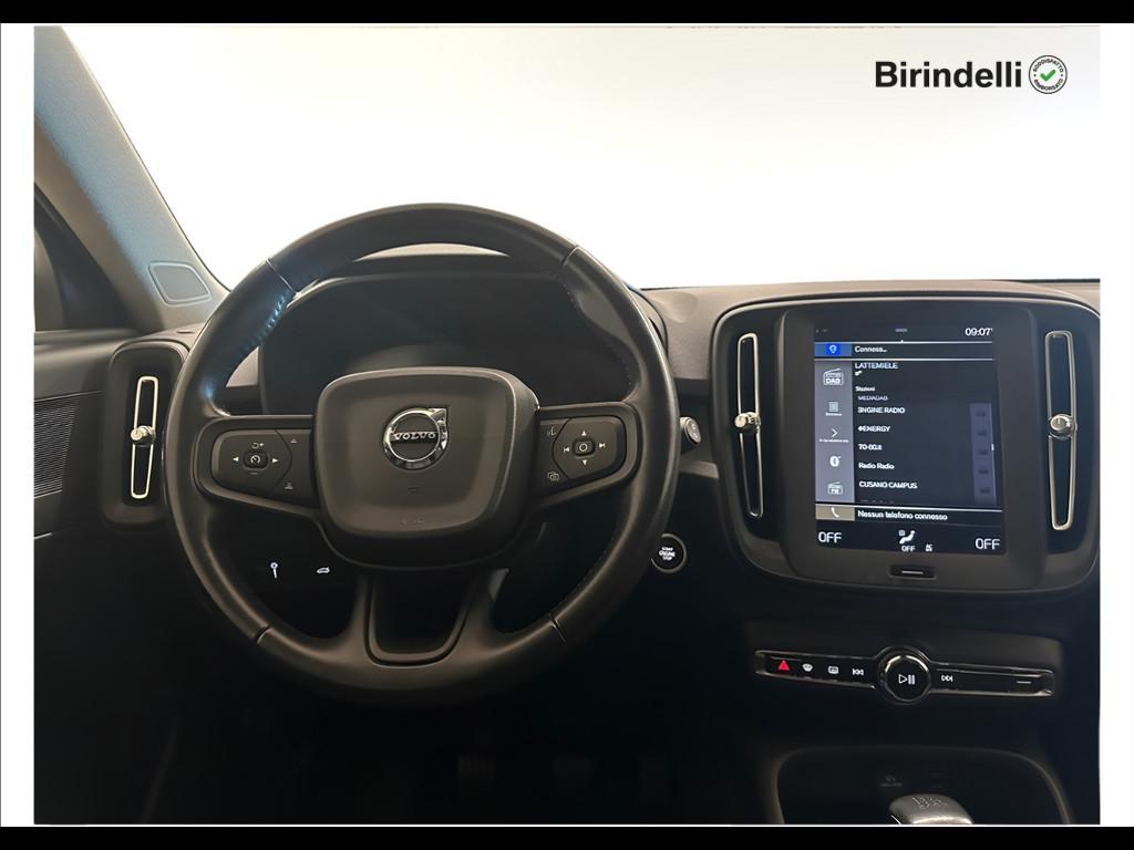 VOLVO XC40 (2017-->) - XC40 T2 Momentum