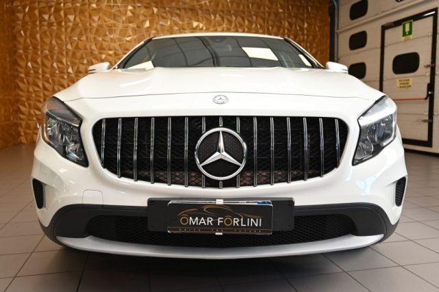 MERCEDES-BENZ GLA 180 D EXECUTIVE AUT.TEL CERCHI 17"VETRI SCURI SED.RISC