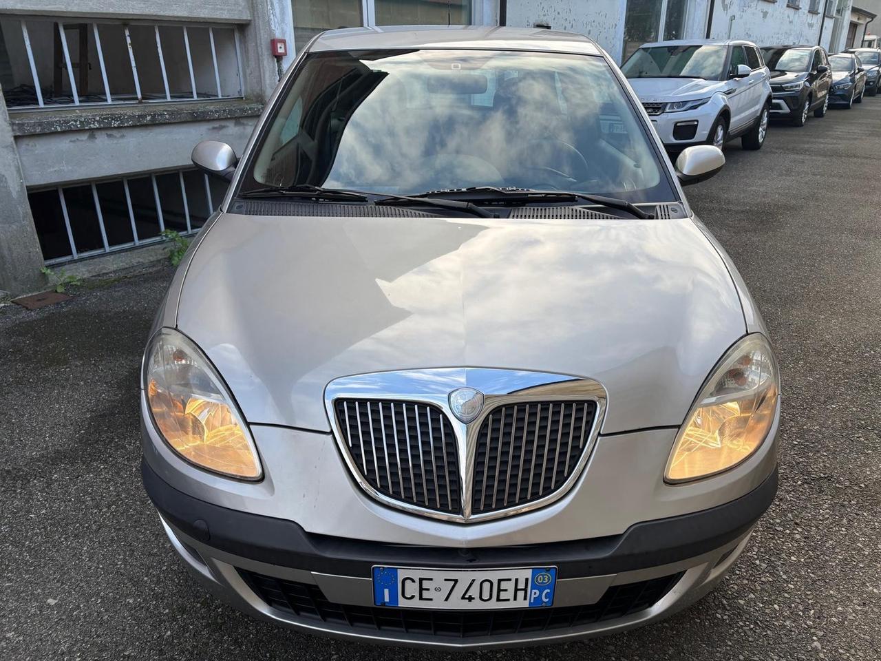 Lancia Ypsilon 1.2 16V Platino