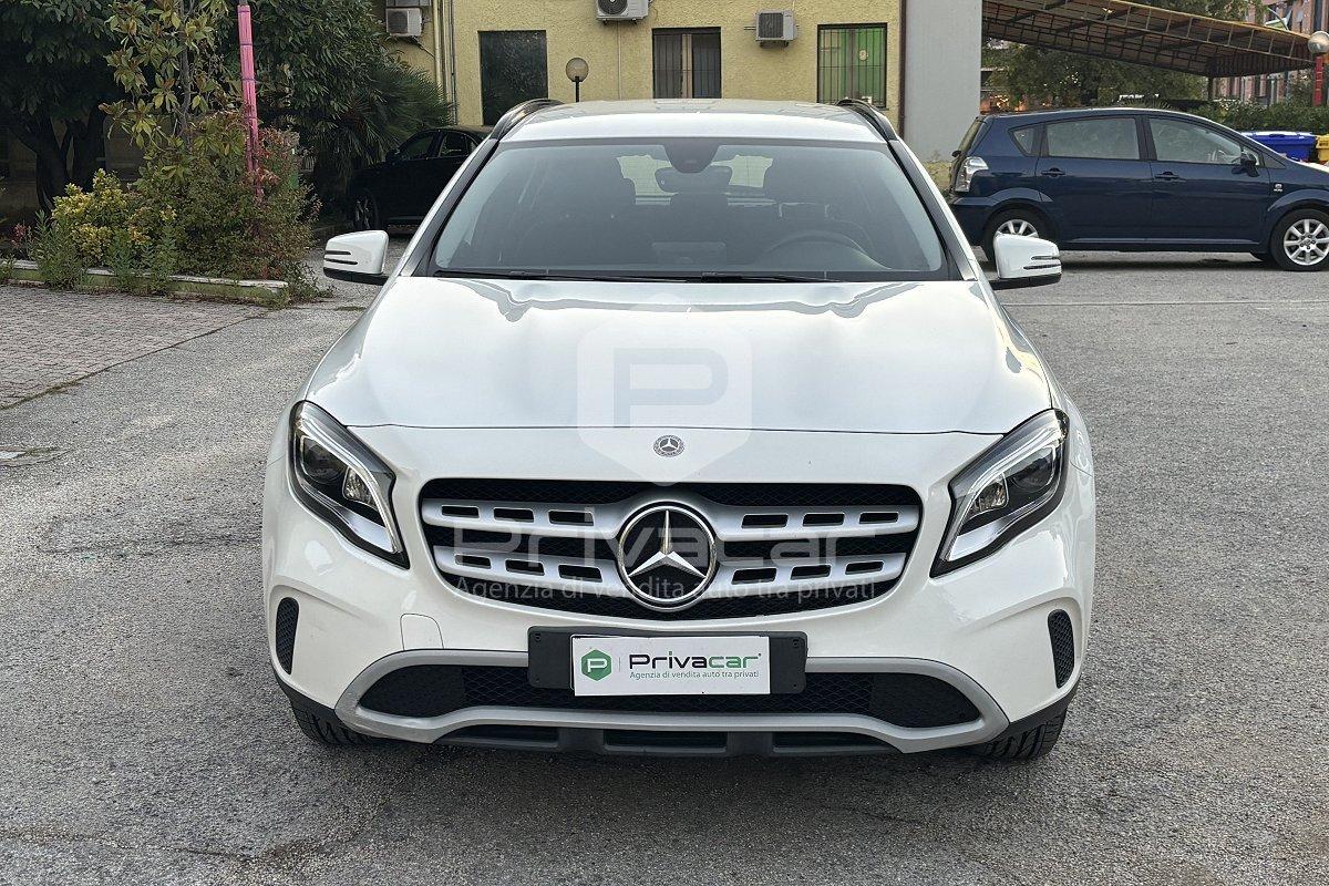 MERCEDES GLA 200 d Automatic Business