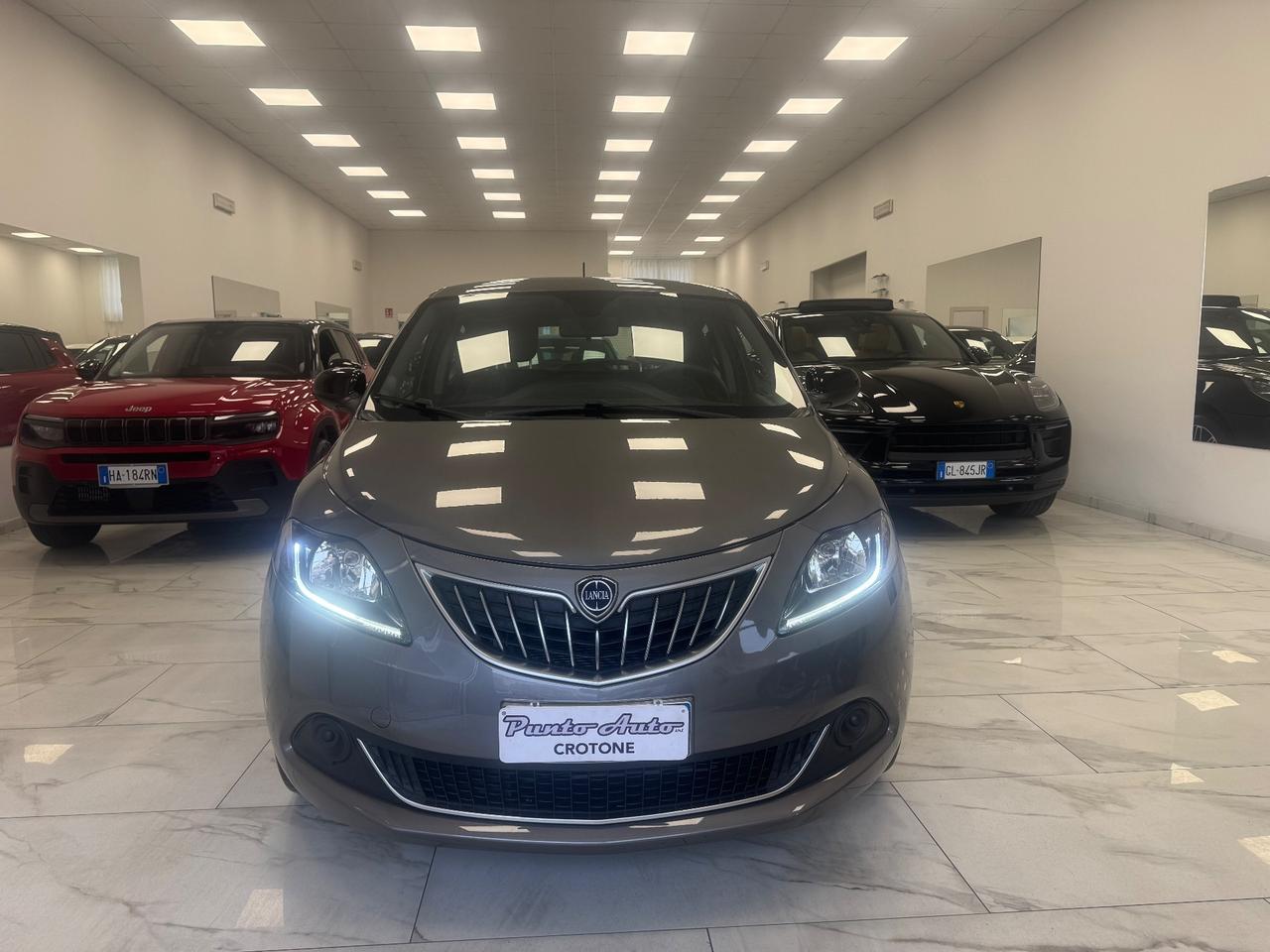 Lancia Ypsilon 1.0 FireFly 5 porte S&S Hybrid Silver