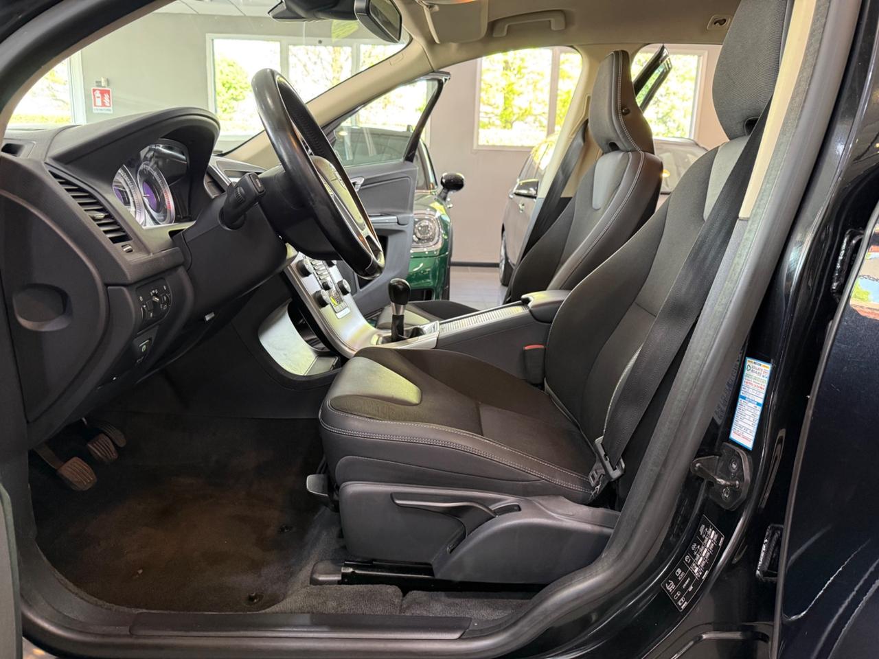 Volvo XC 60 2.4 d4 R-design awd 163cv MANUALE !!