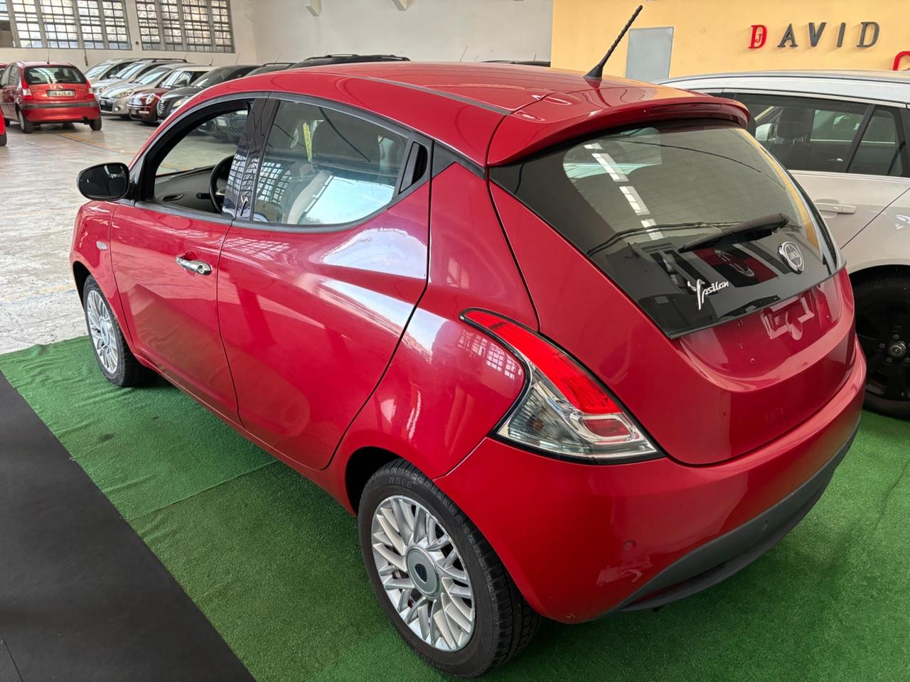 Lancia Ypsilon 0.9 TwinAir 85 CV 5 porte S&S Gold